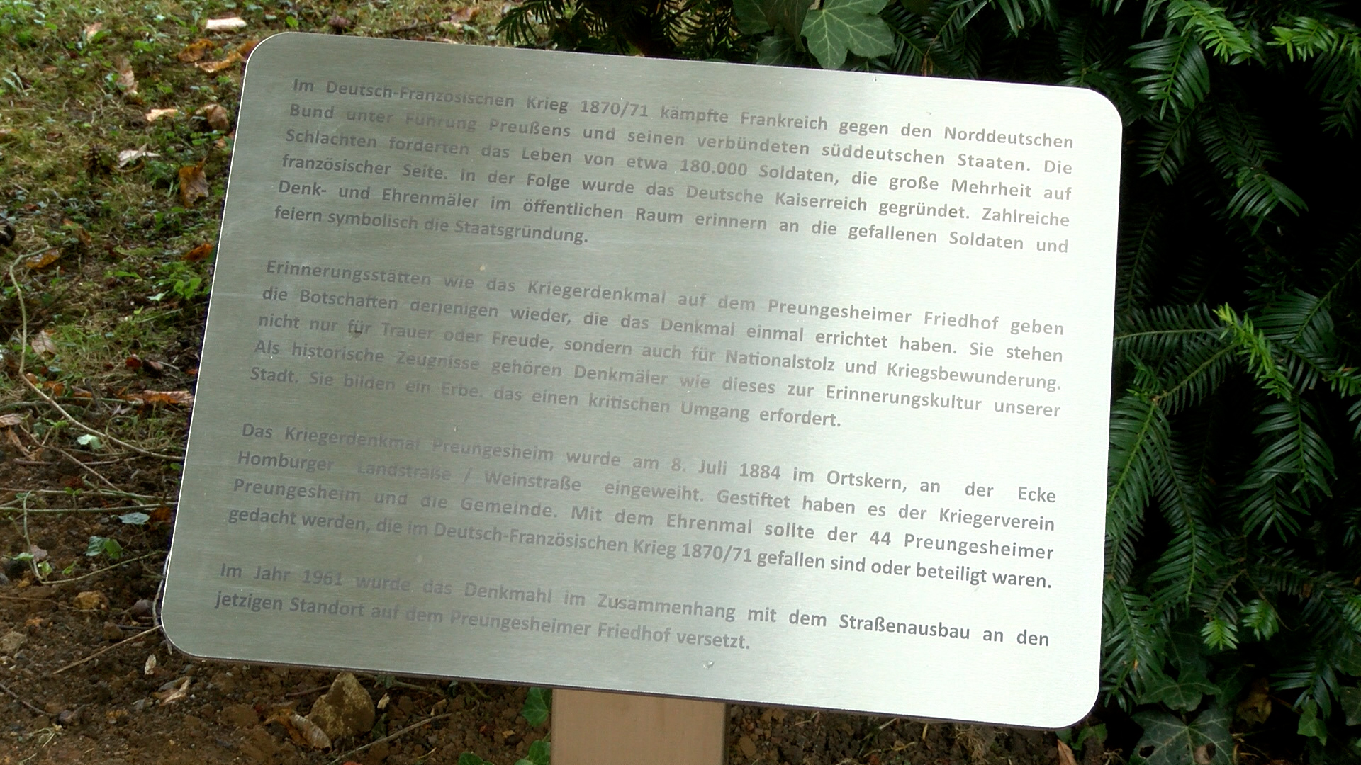 Informationstafel am Kriegerdenkmal