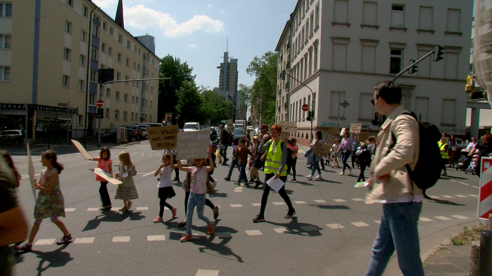 Kinder demonstrieren in der Frankfurter Innenstadt