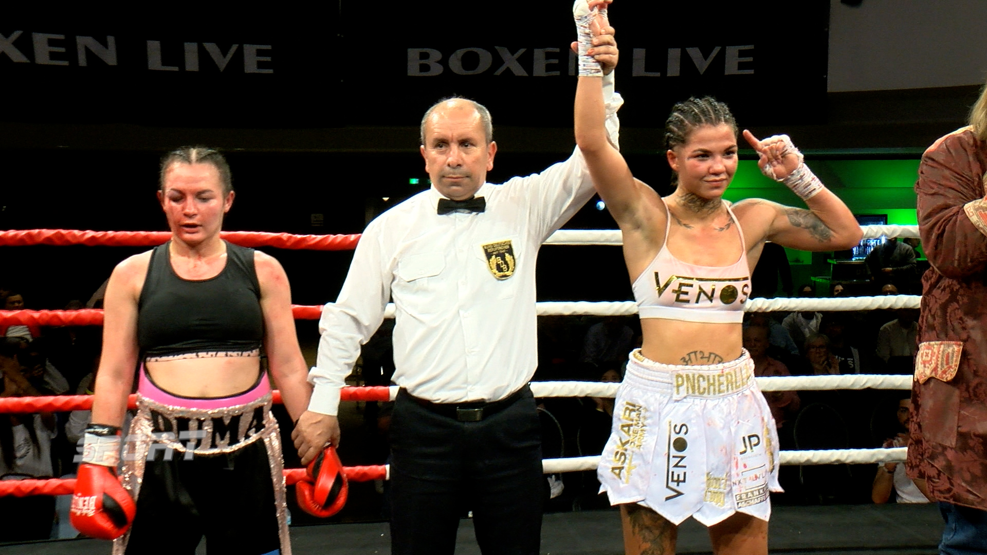 Bilgenur Aras gewinnt Boxkampf